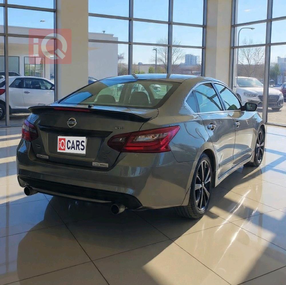 نيسان ألتيما